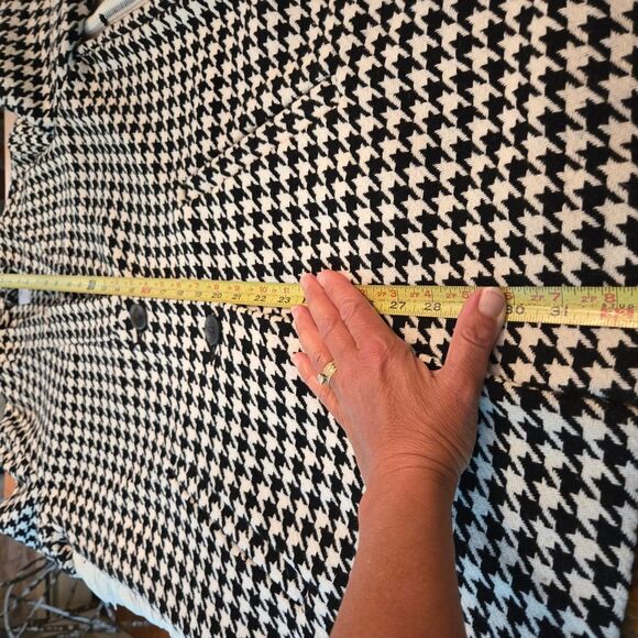 Old Navy Chevron Black and White hound tooth jacket. - Picture 7 of 8